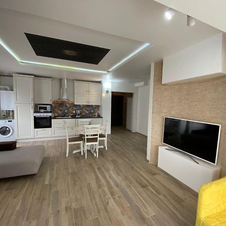 Sunny Deluxe Apartment Cosmopolis Stefanestii de Jos エクステリア 写真