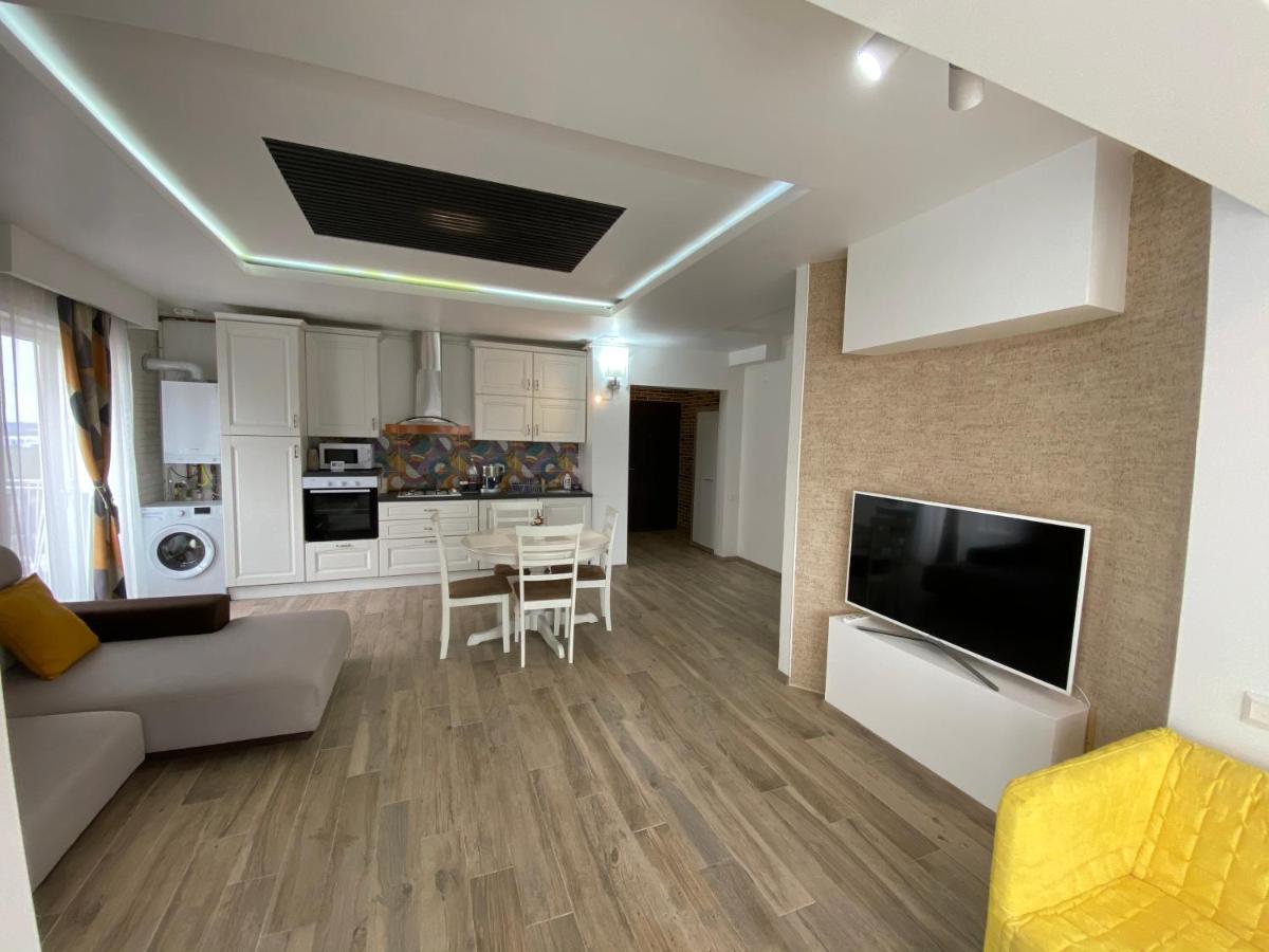 Sunny Deluxe Apartment Cosmopolis Stefanestii de Jos エクステリア 写真
