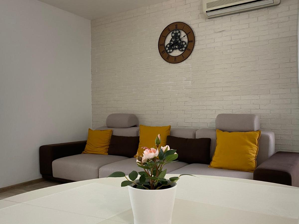 Sunny Deluxe Apartment Cosmopolis Stefanestii de Jos エクステリア 写真