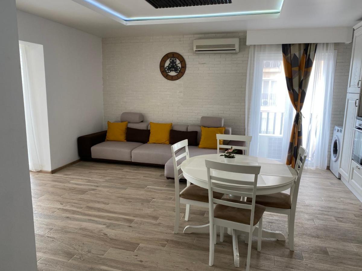 Sunny Deluxe Apartment Cosmopolis Stefanestii de Jos エクステリア 写真