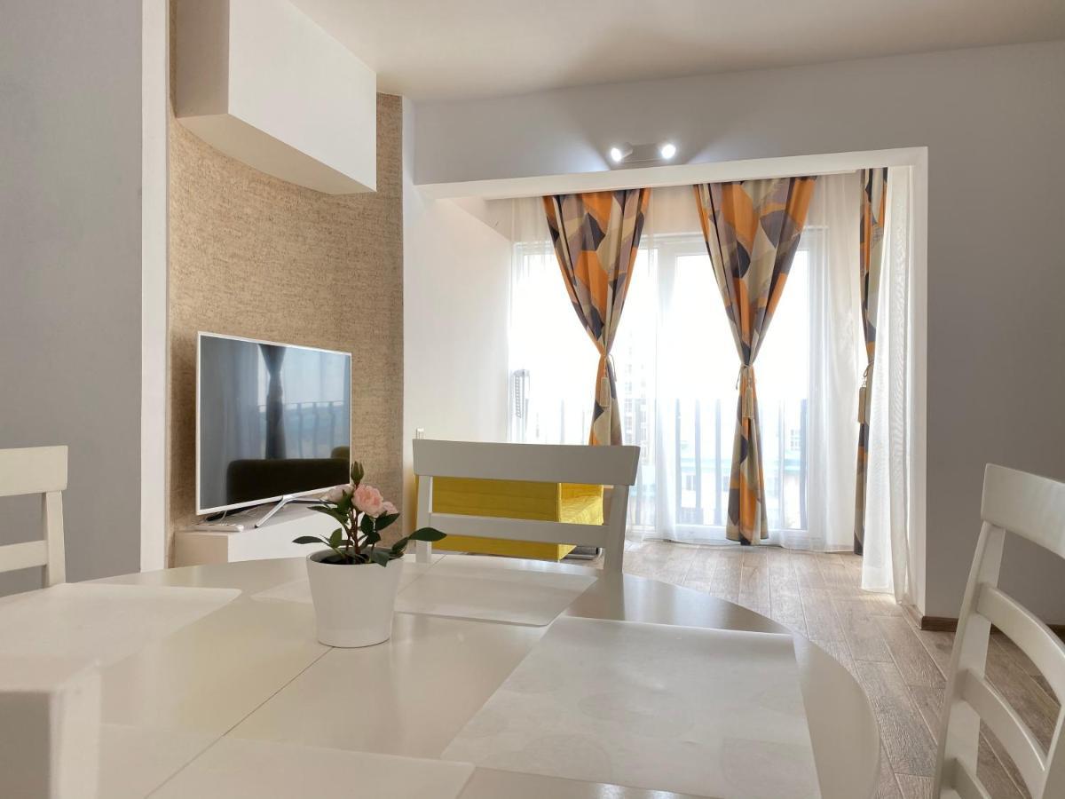 Sunny Deluxe Apartment Cosmopolis Stefanestii de Jos エクステリア 写真